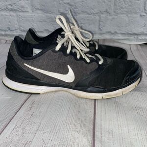 Nike training athletic shoes w/tie laces & memory foam insole sz 8.5 women